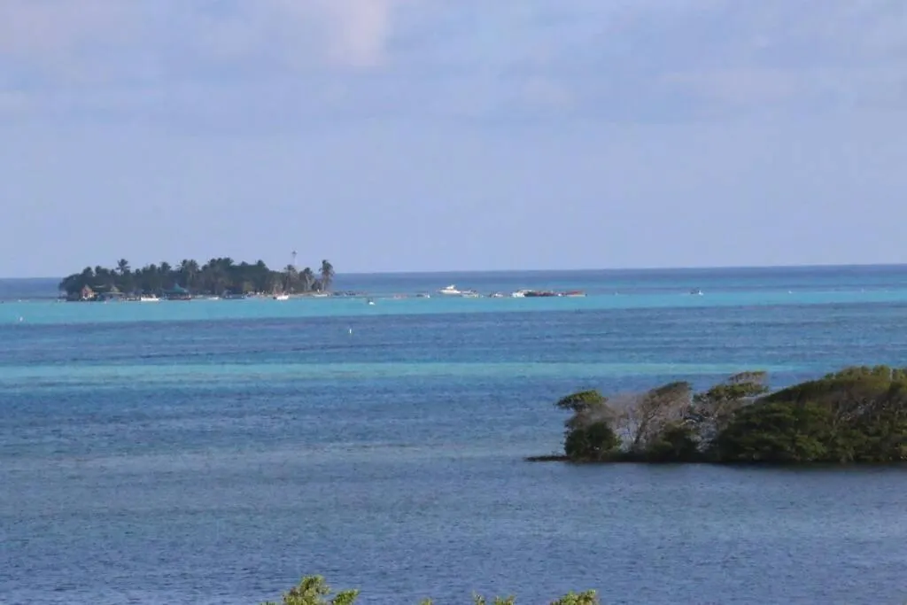Hermoso y amplio apartamento con vista al mar San Andrés